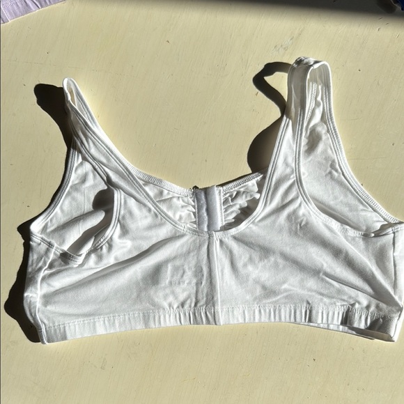 *NWT -(3) FRUIT OF THE LOOM BRAS - FRONT CLOSURE - PERFECT FOR AFTER A SURGERY - Picture 6 of 9